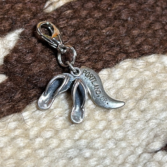 Sterling Silver Portland Oregon Flip Flop Beach Travel Charm Keychain Flair 925 - Picture 6 of 8